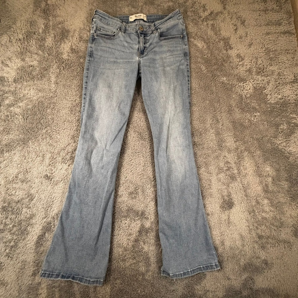 Hollister Low Rise Bootcut Jeans Light Wash Denim Size 6R W28 Regular Distressed